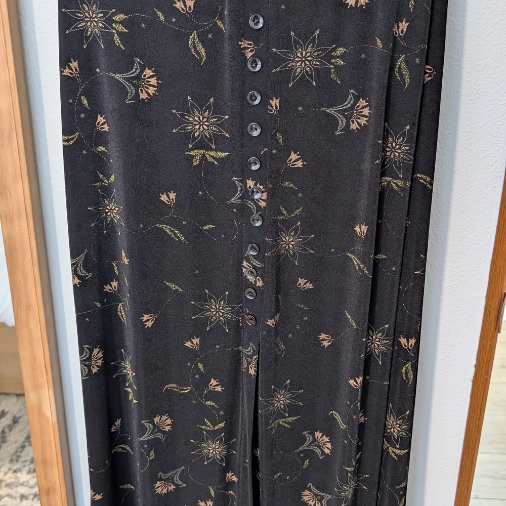 Floral Black Skirt With Button Front Detail - Petite